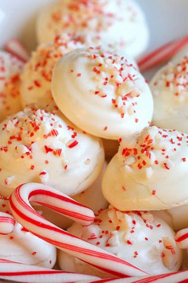 Festive meringues for the season
